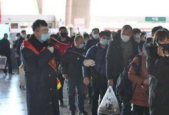春节返程高峰来临上海高铁站机场迎来大客流