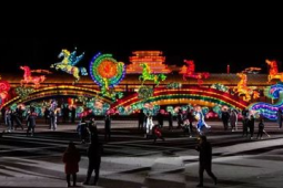 河北承德第十届鼎盛皇家灯会璀璨启幕点亮冬夜