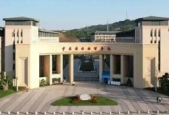重庆一大学生体育课后坠入化粪池不幸遇难