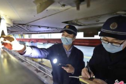 陆地航母检修忙力保春运回家路平安