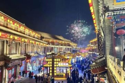 老包头街区新春迎来异国游客潮