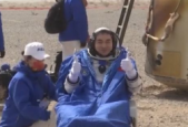 家乡亲友共庆神舟十九号航天员凯旋