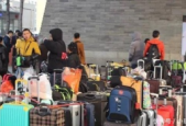 春运第天短途探亲与旅游客流显著增加