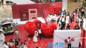 中国年轻人热衷领证跟拍仪式感消费成爱情见证新趋势  第1张