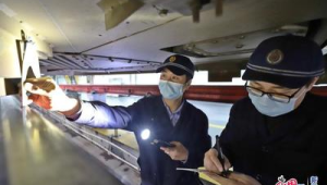 陆地航母检修忙力保春运回家路平安  第1张