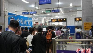 广西凭祥口岸今年出入境人员总数突破百万人次  第1张
