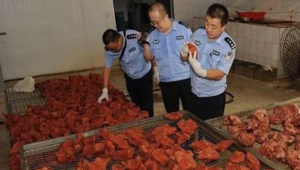 仨团伙用猪肉浸泡牛肉粉冒充牛肉售卖  第1张