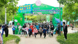 首都中外家庭共度国际家庭日以花为媒共建美丽家园